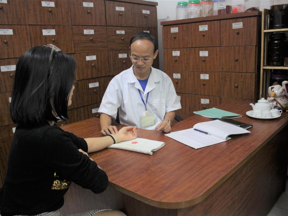 Mách nhau bài thuốc và cách chữa xương khớp của phòng khám Hoàng Nam